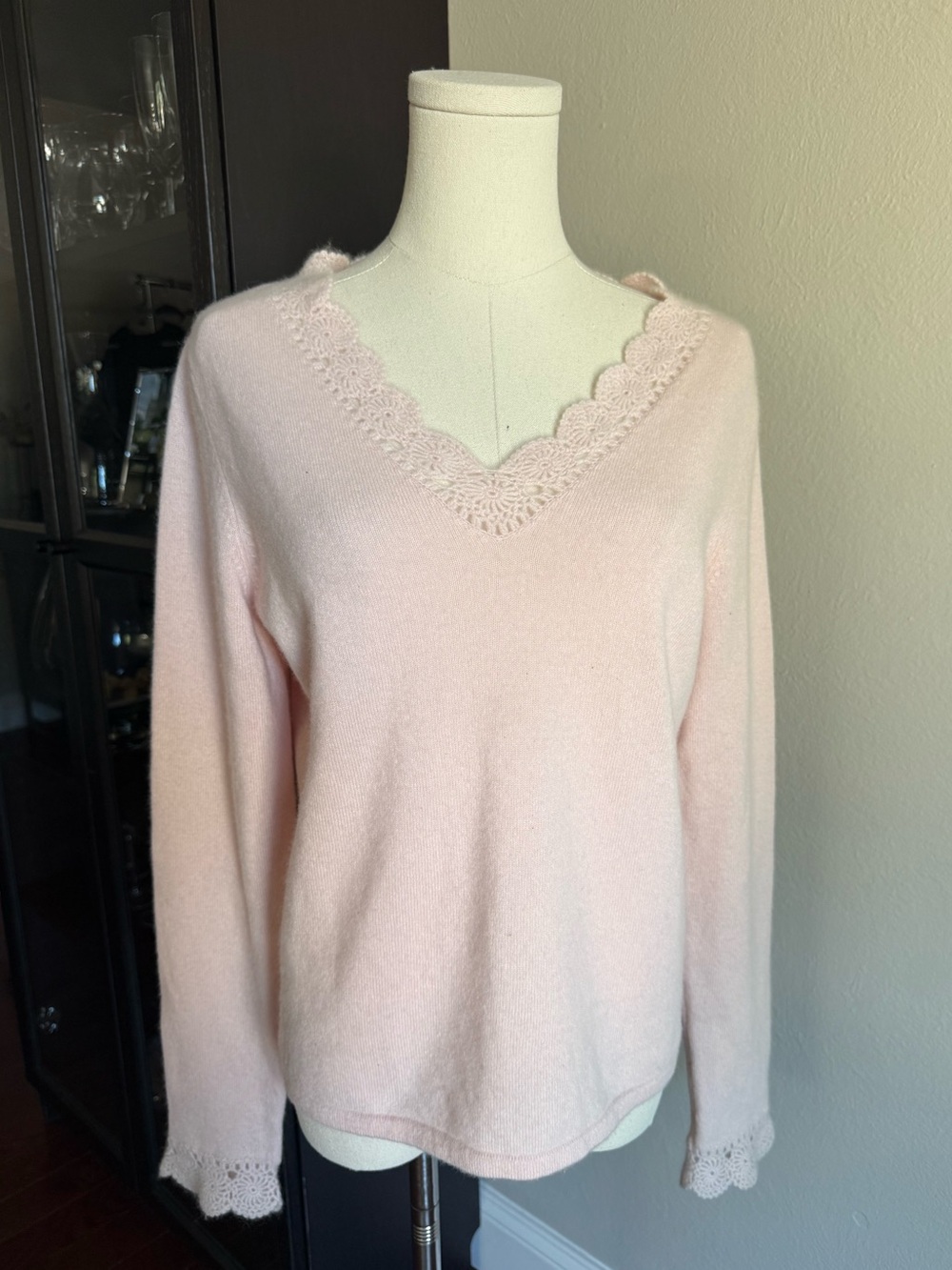 Vintage Light Pink Knit Embroidered V-Neck Sweater Women’s Small
